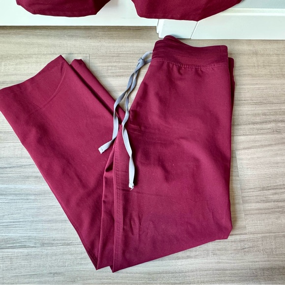 Figs Technical Collection Maroon Top - Picture 4 of 6